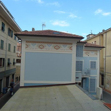 Appartamento Stella Marina In Pieno Centro Di Pietra Ligure Sulla Passeggiata E A Un Passo Dal Mare Ngoại thất bức ảnh