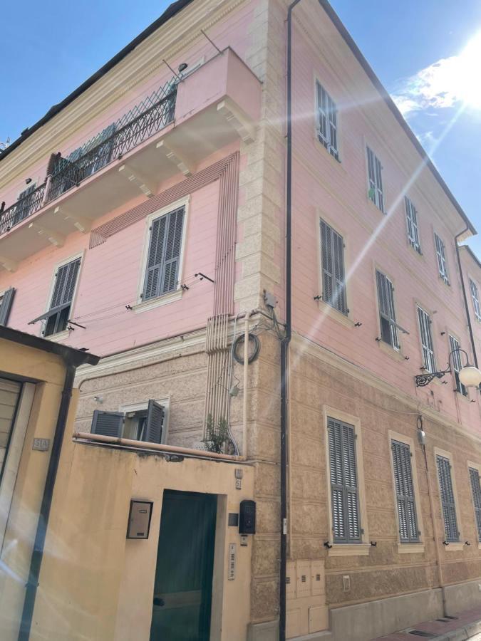 Appartamento Stella Marina In Pieno Centro Di Pietra Ligure Sulla Passeggiata E A Un Passo Dal Mare Ngoại thất bức ảnh