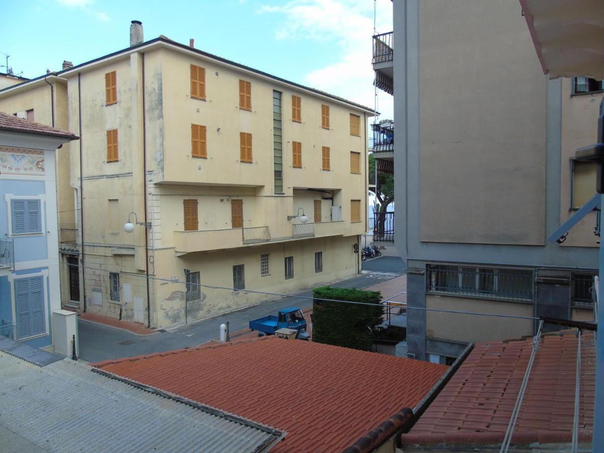Appartamento Stella Marina In Pieno Centro Di Pietra Ligure Sulla Passeggiata E A Un Passo Dal Mare Ngoại thất bức ảnh